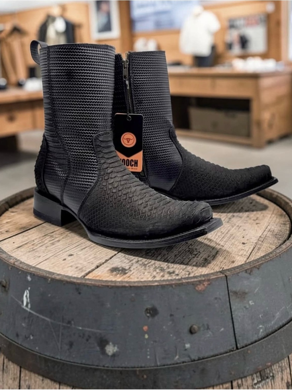 Botas negras imit pitón talla USA. 6 al 12